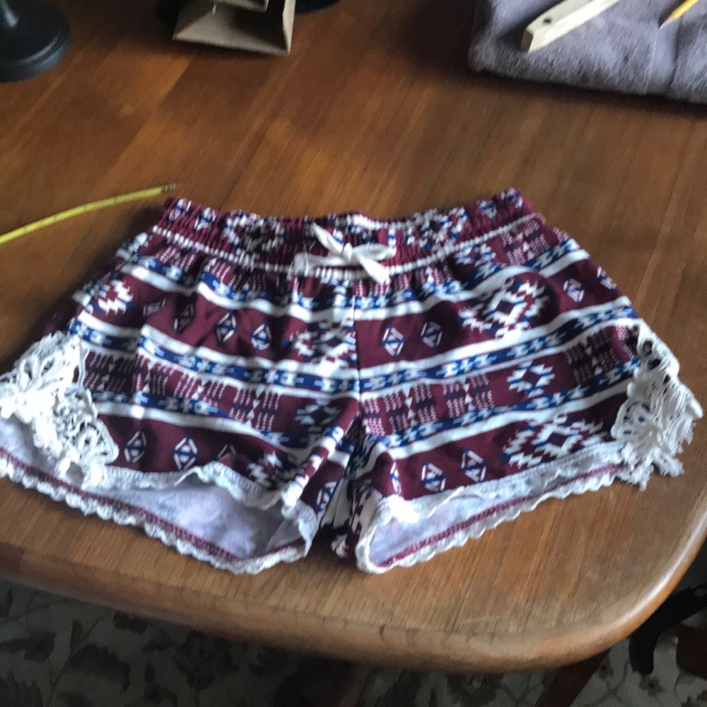 Cotton stretch Aztec designshorts w/lace detail